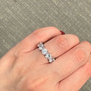 Elegant Silver Women's Ring Size 5 S925